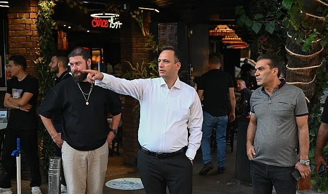 Başkan Eşki'den Bornova'nın Kalbi Küçükpark'ta Sabah Temizliği