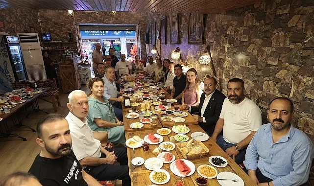 Başkan Mutlu, Tarihi Kemeraltı'nda Esnafla Buluştu: Canlandırma Vurgusu