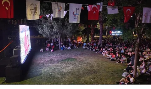Bayraklı'da Açık Hava Sinema Günleri Yoğun İlgiyle Sona Eriyor