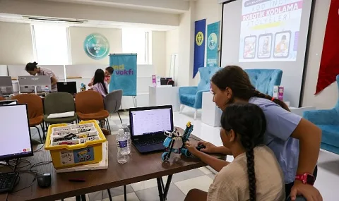Buca'da Robotik Kodlama Eğitimleri Geleceğin Mühendislerini Yetiştiriyor