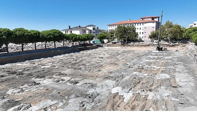 Burhaniye Bahçelievler Pazar Yeri Yenileme Projesi Devam Ediyor