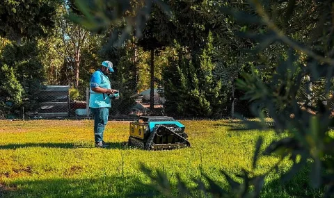 Didim'de Çim Biçme Robotu İlk Kez Sahada Test Edildi: Başkan Gençay İnceledi