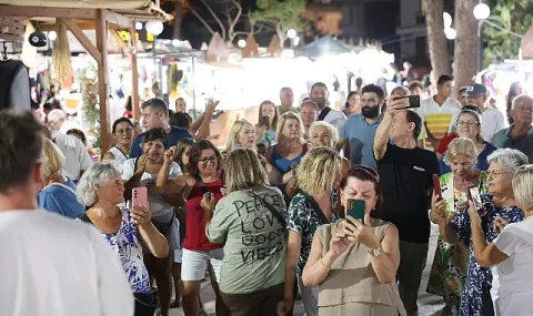 Didim'de Sanat Sokağı'nda Ritim ve Dayanışma Dolu Bir Akşam