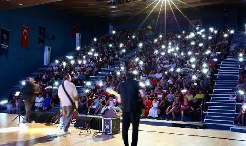 Didim'de Yaz Konserleri Kapsamında Gece Yolcuları Sahne Aldı