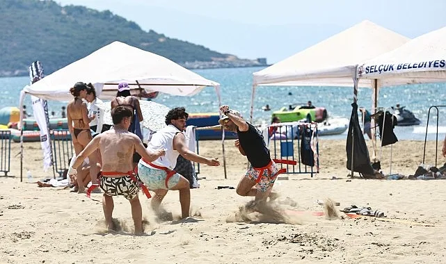 Efes Selçuk Pamucak'ta Beach Flag Futbol Heyecanı: 14 Takım Yarıştı