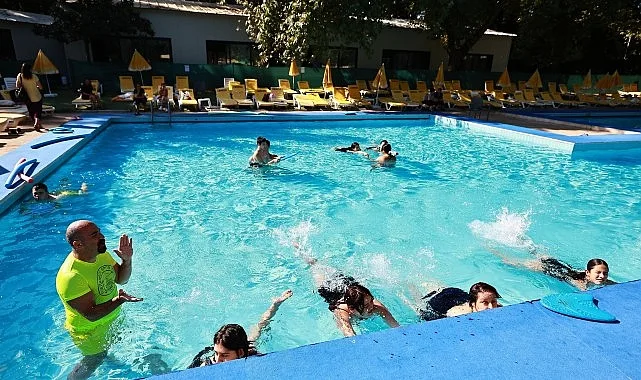 Efes Selçuk'ta Engelsiz Çocuklar Yüzme Dersleriyle Sosyal Hayata Katılıyor