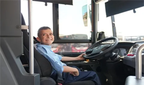 ESHOT, 12 Yaşındaki Edip Vurhan'ın Otobüs Şoförü Hayalini Gerçekleştirdi
