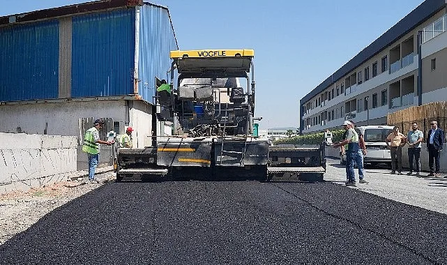 Gaziemir Belediyesi'nden Yol Atağı: İlçeye 4 Bin 470 Ton Asfalt Seriliyor