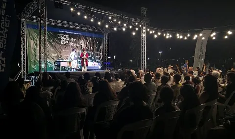 Gebze Kütüphanesi'nde 'Mecnun Çevrim Dışı' Oyunu Sanatseverlerle Buluştu