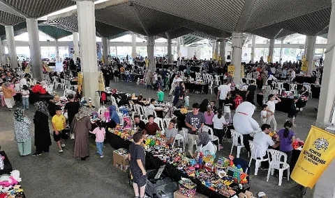 Genç KOMEK 2. El Oyuncak Pazarı Meram'da Büyük İlgi Gördü