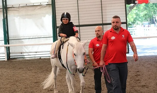 İBB'den Çocuklara Özel Binicilik Etkinlikleri Veliefendi'de Başladı