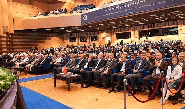 İhya Vakfı'ndan Mezun 33 Hafıza ve Ailelerine Umre Müjdesi