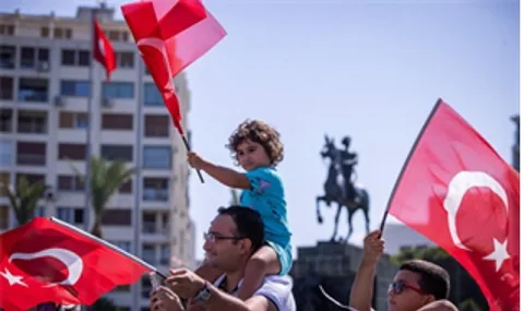 İzmir Büyükşehir Belediye Başkanı Tugay'dan 30 Ağustos Zafer Bayramı Kutlaması