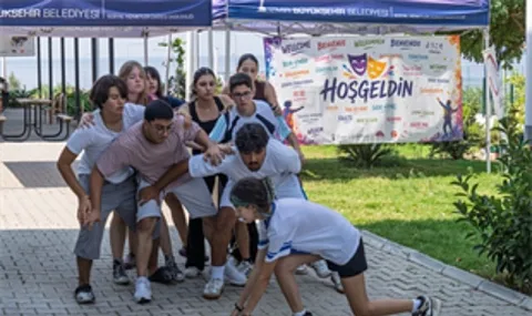 İzmir'de Avrupa Drama Kampı: Türkiye, Almanya ve Yunanistan'dan Gençler Buluştu