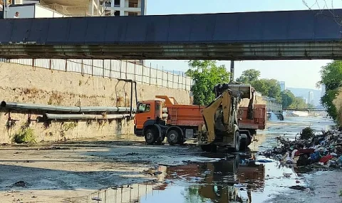 İzmir'de Derelerden Körfez'e Kesintisiz Temizlik: 233 Bin Ton Atık Çıkarıldı