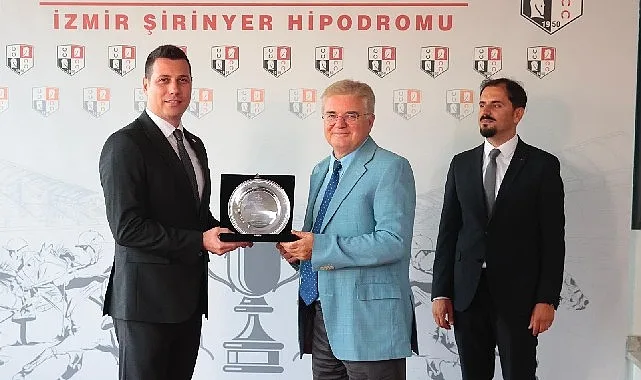İzmir'de Konak Belediye Başkanlığı Koşusu: Treasure Island Zafere Ulaştı