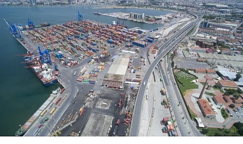 İzmir Limanı Türkiye Varlık Fonu'na Devredildi: Kapsamlı Dönüşüm Başlıyor