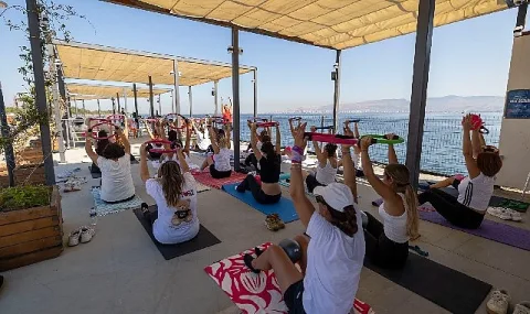 İzmir Marina'da Körfez Manzaralı Ücretsiz Spor Etkinlikleri Yoğun İlgi Görüyor