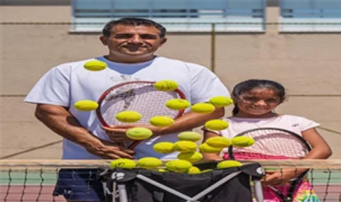 İzmirli İtfaiyeci Ramazan Karakoç, Kızını Tenis Şampiyonluğuna Taşıyor