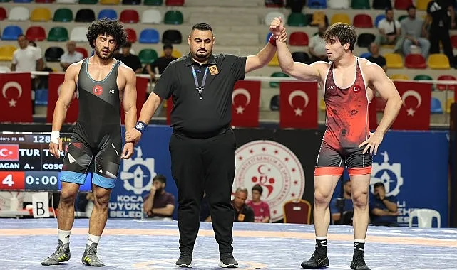 Kağıtspor Güreşçileri Uluslararası Turnuvanın İlk Gününde İki Bronz Madalya Kazandı
