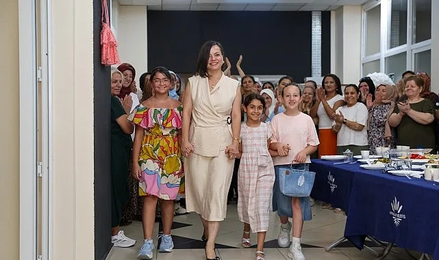 Karabağlar Belediyesi Tekstil Akademi'den 51 Kadın Mezun Oldu