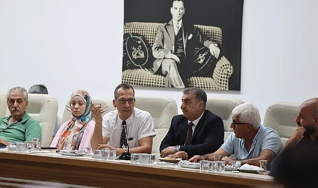 Karabağlar'da Esnafla Buluşan Başkan Kınay: İlçeyi Birlikte Güçlendireceğiz
