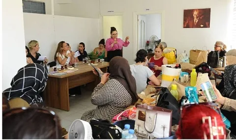 Karşıyaka'daki Kadın Danışma Merkezleri 900 Kadına Ulaştı, Destek Sürüyor