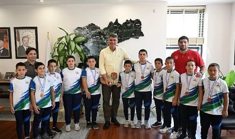 Kartepe Belediye Başkanı Kocaman, Türkiye Derecesi Alan Güreşçileri Ağırladı
