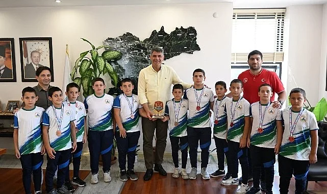 Kartepe Belediye Başkanı Kocaman, Türkiye Derecesi Alan Güreşçileri Ağırladı