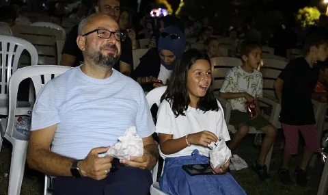 Kartepe'de Yeşilçam Rüzgarı: Yalancı Yarim Açık Havada İzleyiciyle Buluştu