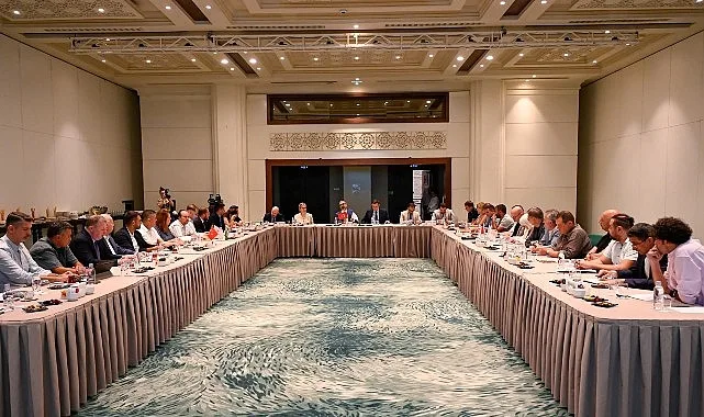 Kemer, Antalya Bisiklet Turizmi Toplantısı'nda Rotalarıyla Öne Çıktı