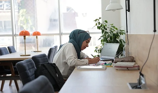 Konak'ın Cumhuriyet Kütüphaneleri Sınav Hazırlığına Destek Oluyor