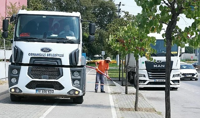 Osmangazi Belediyesi'nden Yeşil Alanlara Sıcak Havalarda Can Suyu Desteği