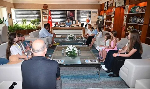 Ukraynalı Çocuklar Kemer'deki Tatil Sonrası Teşekkür Ziyaretinde Bulundu