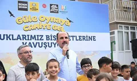 Başkan Altay'dan 40 Gün Sabah Namazına Gelen Çocuklara Bisiklet Hediyesi