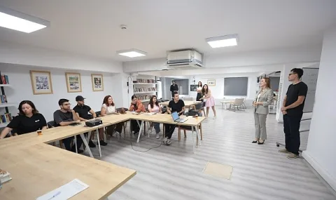 Başkan Mutlu, Konak Gençleriyle Yapay Zeka Atölyesinde Bir Araya Geldi