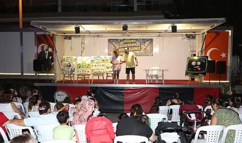 Çiğli'de Mahalle Tiyatro Günleri 'Depremden Korkmuyoruz' Oyunuyla Tamamlandı