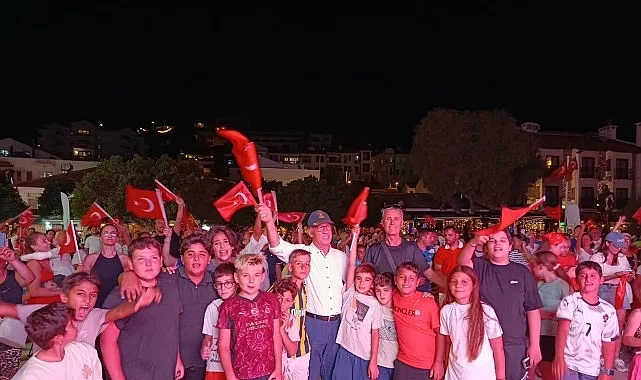 Datça'da Yüzlerce Kişi Filenin Sultanları'nın Tarihi Zaferini Birlikte İzledi