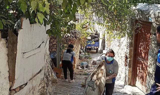 Datça Karaköy'de Çöp Ev Temizliği: Mahalle Sakinleri Rahat Bir Nefes Aldı