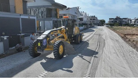 Didim'de Yol ve Üstyapı Çalışmaları Hız Kesmiyor: Kendi Üretimi Parke Taşları Kullanılıyor