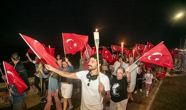 Güzelbahçe'de 30 Ağustos Zafer Bayramı Coşkusu Yüzlerce Vatandaşı Bir Araya Getirdi