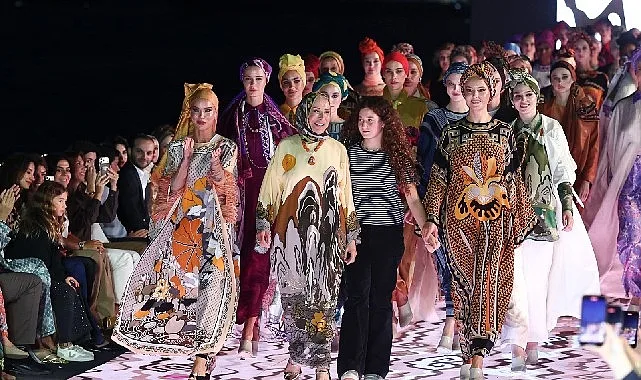 İmannoor Moda Resitali Galataport İstanbul'da Ünlüleri Buluşturdu