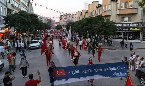 İnegöl'ün Kurtuluş Coşkusu 104. Yılında Caddelere Taştı
