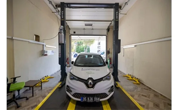 İzmir Büyükşehir Belediyesi Elektrikli Araçlarla Yüzde 81 Tasarruf Sağladı
