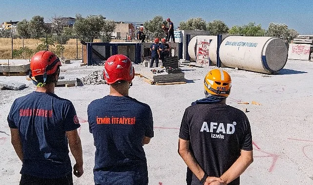 İzmir İtfaiyesi Ağır Arama Kurtarma Akreditasyonu İçin Personelini Eğitiyor
