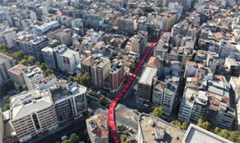 İzmir Kurtuluşunun 104. Yılını Zafer Yürüyüşü ile Coşkuyla Kutladı
