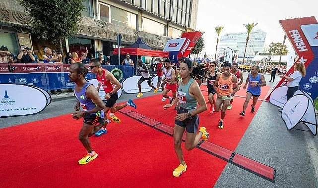 İzmir Yarı Maratonu 104. Yıl Coşkusuyla Rekor Katılıma Ulaştı