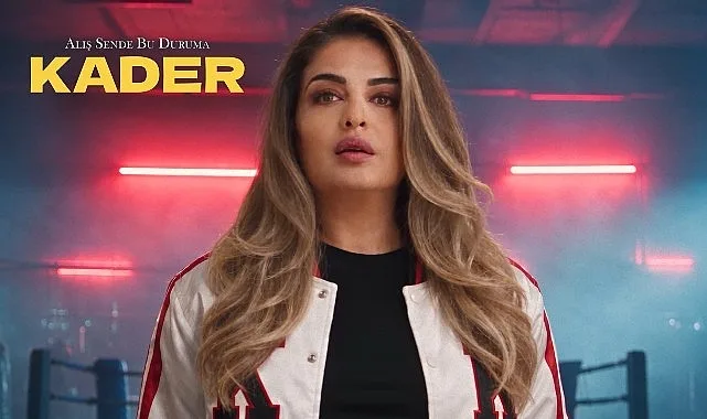 Kader Yeni Şarkısı 'Alış Sen de Bu Duruma' ve Yapay Zeka Klibiyle Geri Döndü