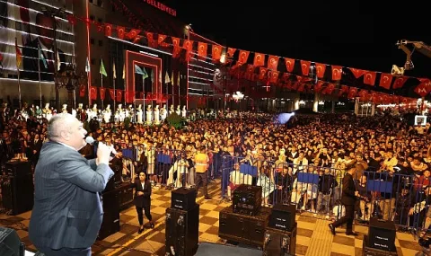 Keçiören'de 30 Ağustos Zafer Bayramı Kutlamaları Kalaba Meydanı'nı Doldurdu