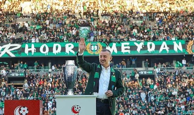 Kocaeli Büyükşehir Belediye Başkanı Büyükakın'dan Çifte Spor Kutlaması